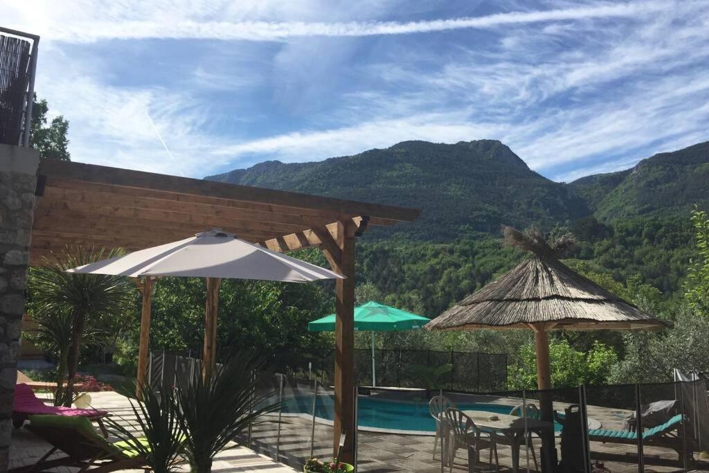 2P Au Coeur Des Montagnes Avec Piscine Chauffee Daire Puget-Théniers Dış mekan fotoğraf