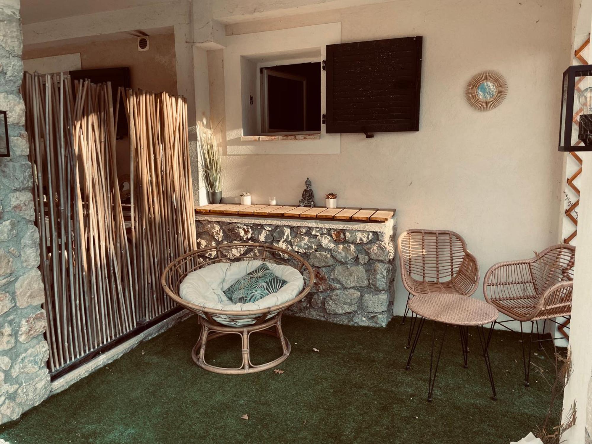 2P Au Coeur Des Montagnes Avec Piscine Chauffee Daire Puget-Théniers Dış mekan fotoğraf